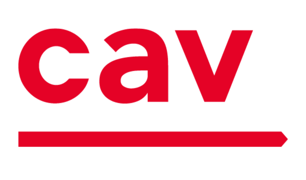 Das Wordbild-Logo der „cav“ in Rot mit einem roten Pfeil nach rechts darunter. 